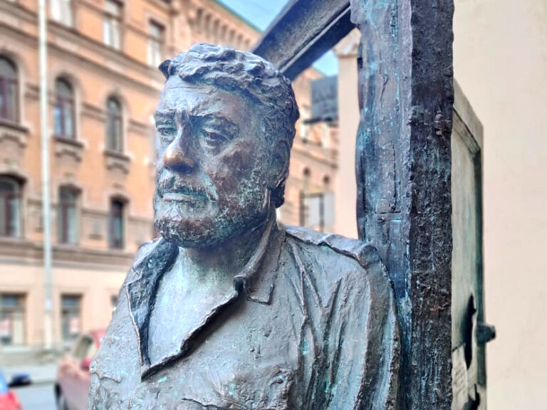 Авторская пешеходная экскурсия «Петербургский текст Сергея Довлатова»