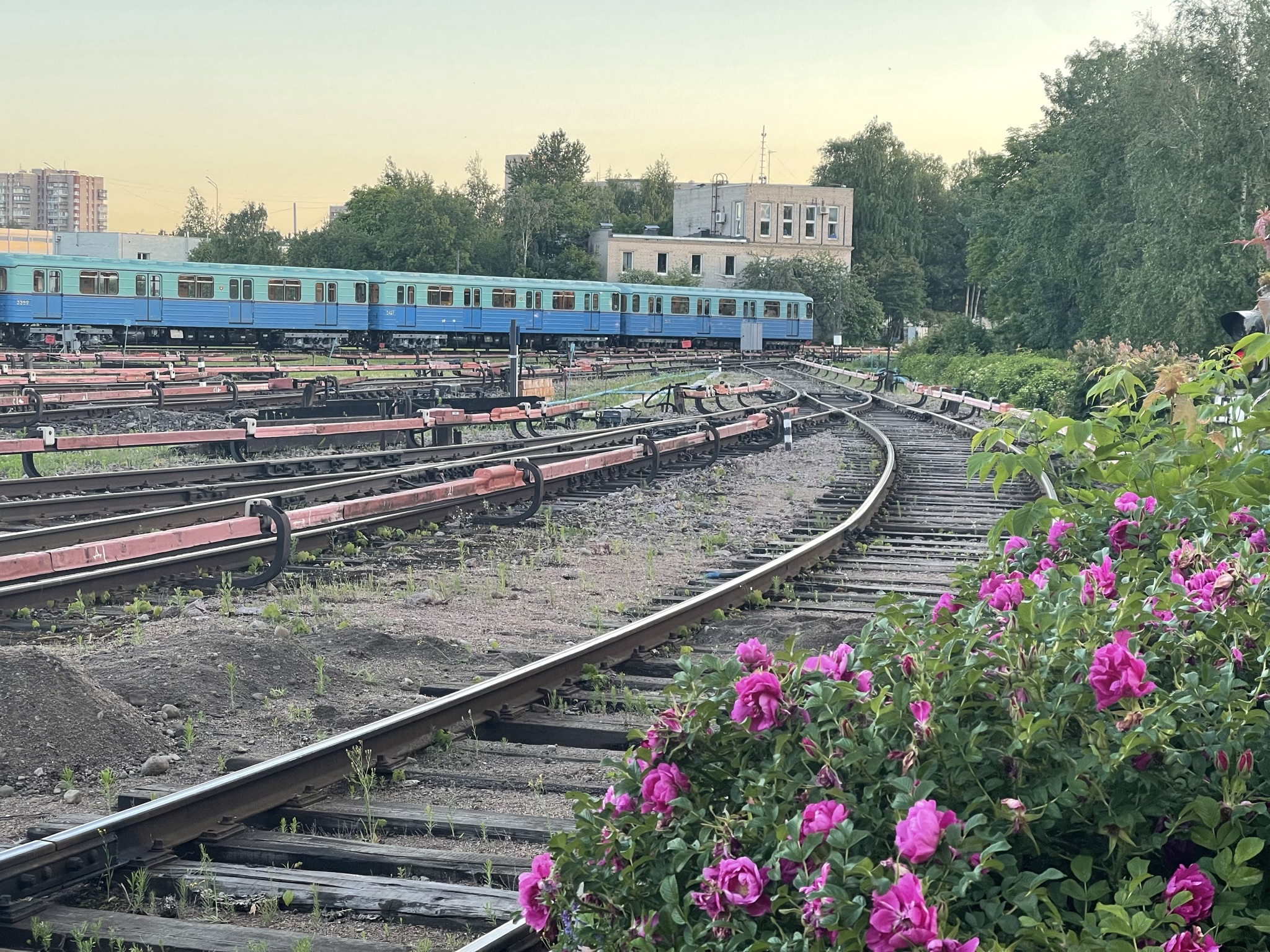 Уникальное путешествие на ретропоезде по Петербургскому метрополитену с посещением электродепо «Автово»