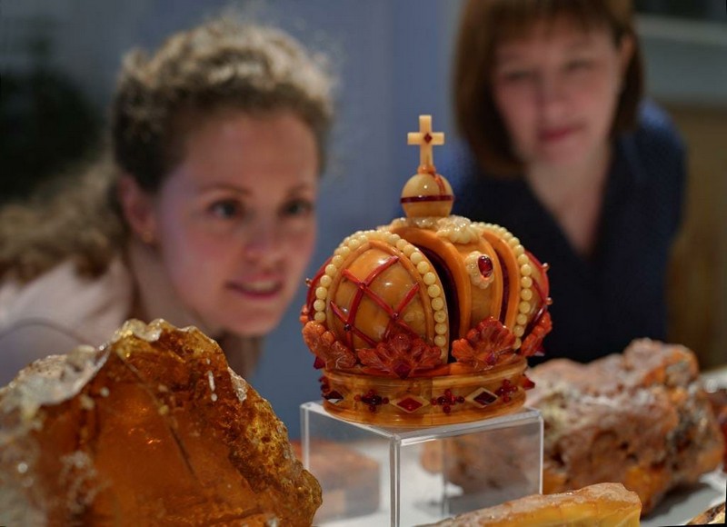 Экскурсия в Царскосельскую янтарную мастерскую с мастер-классом по изготовлению кулона из янтаря с обучением технологии прокрашивания изделия