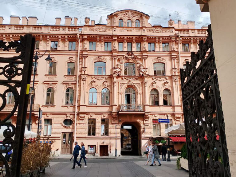 Пешеходная экскурсия по улице Рубинштейна