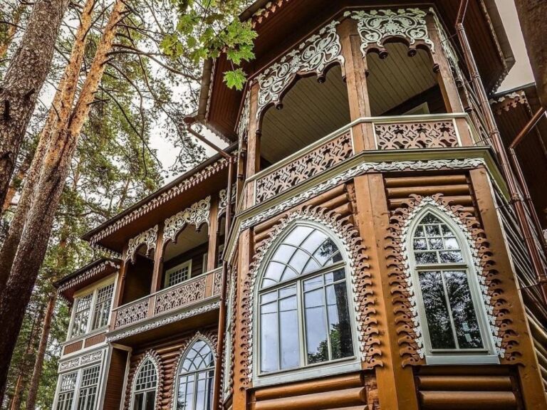 Пешеходная экскурсия «Комарово — заповедник русской культуры» (с осмотром дачи А. А. Ахматовой)