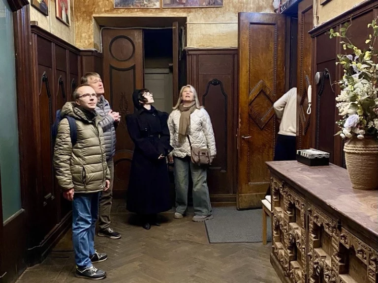 Авторская пешеходная экскурсия «От дома трех Бенуа до дома Эмира Бухарского с посещением квартиры»