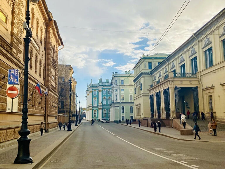 Авторская пешеходная экскурсия «Тайны дворцовых переворотов»